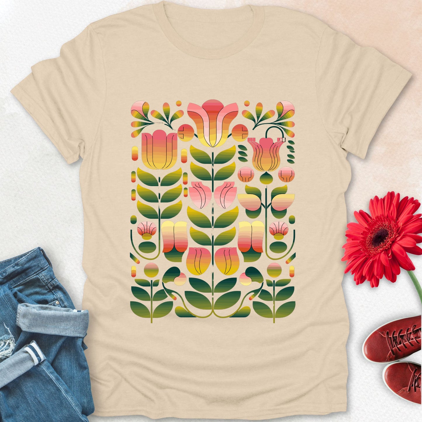 Abstract floral print t-shirt.